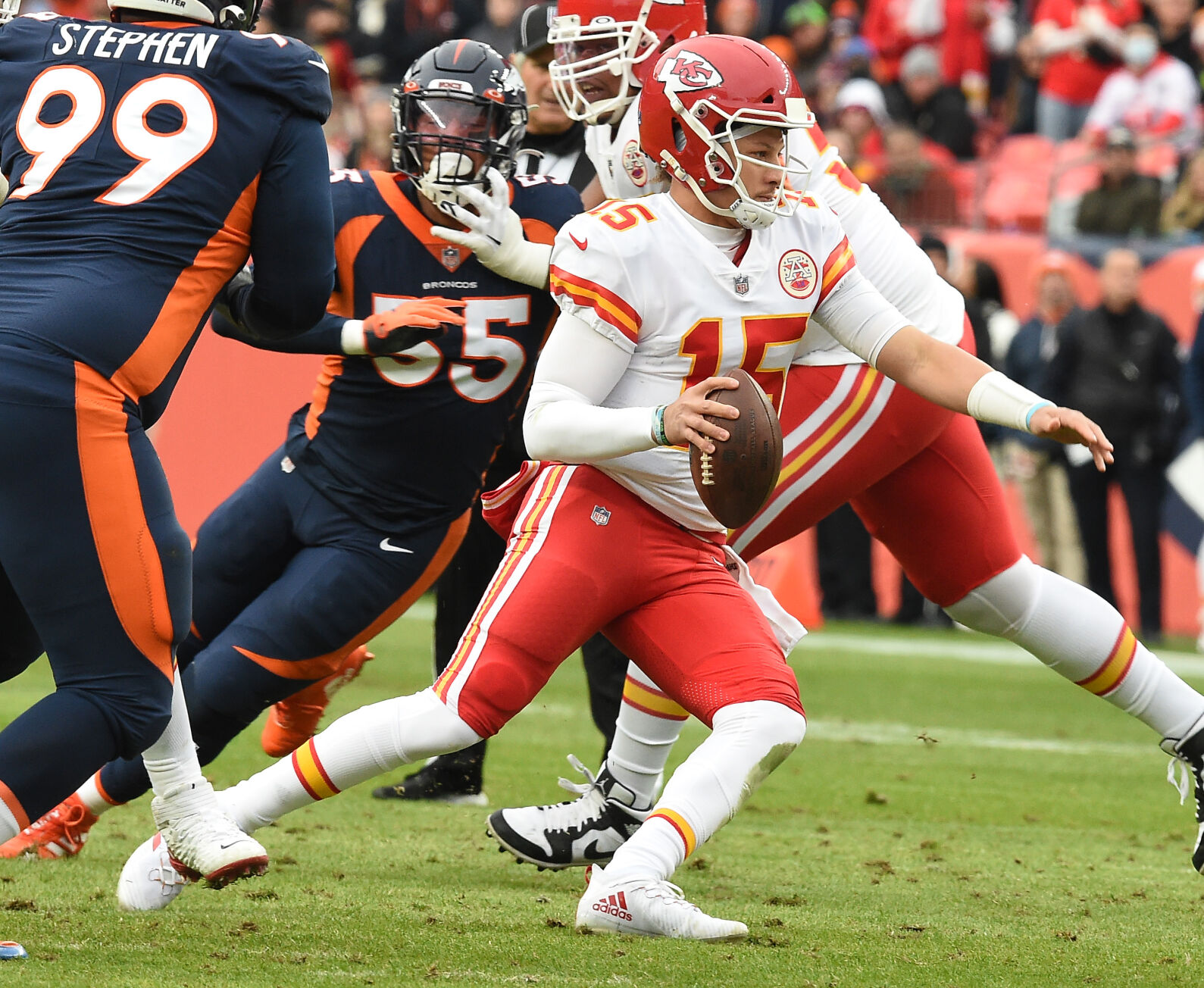 010922-s-news-broncos-chiefs 1108 .jpg